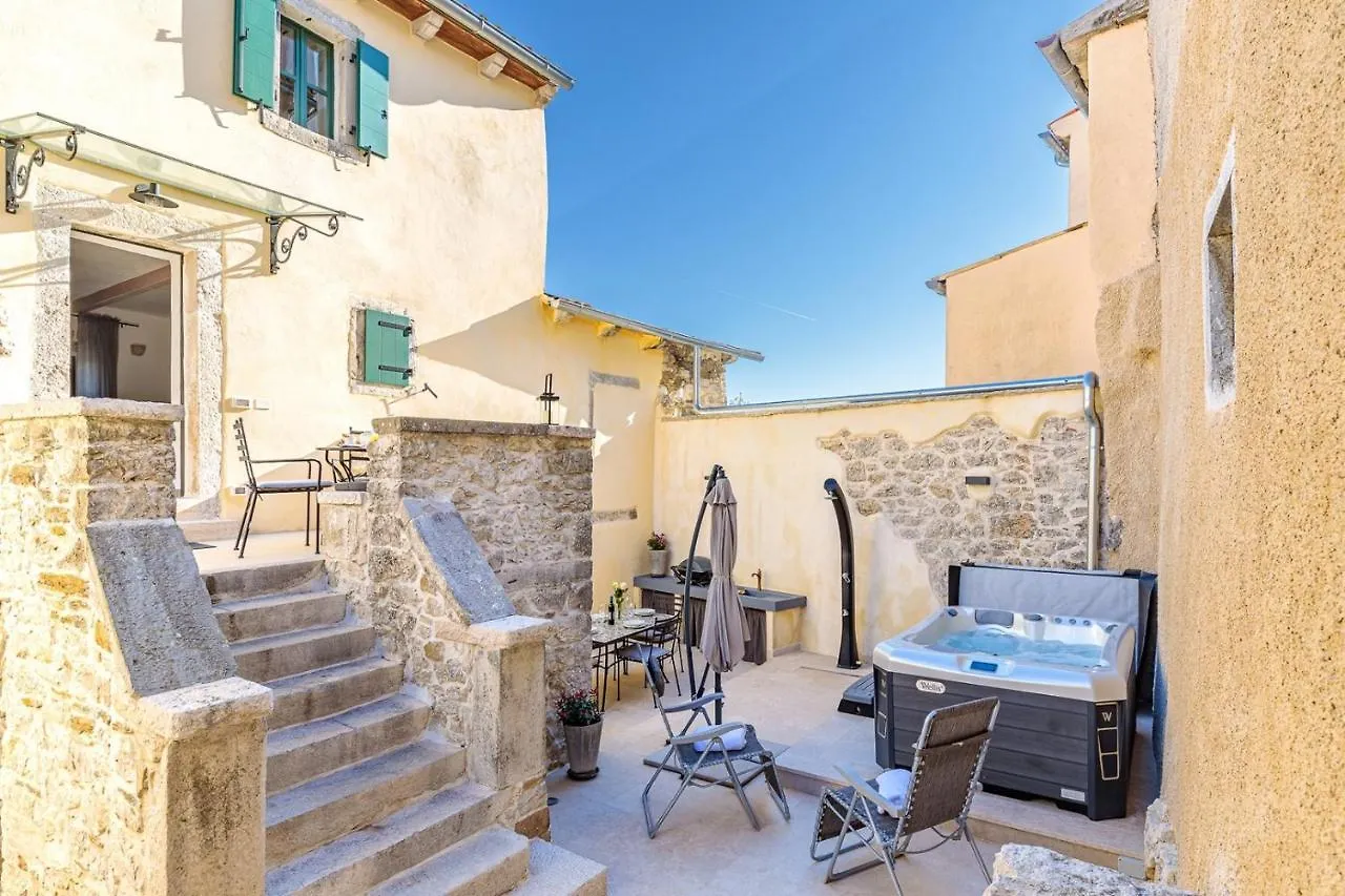 Casa Amelia In Pićan
